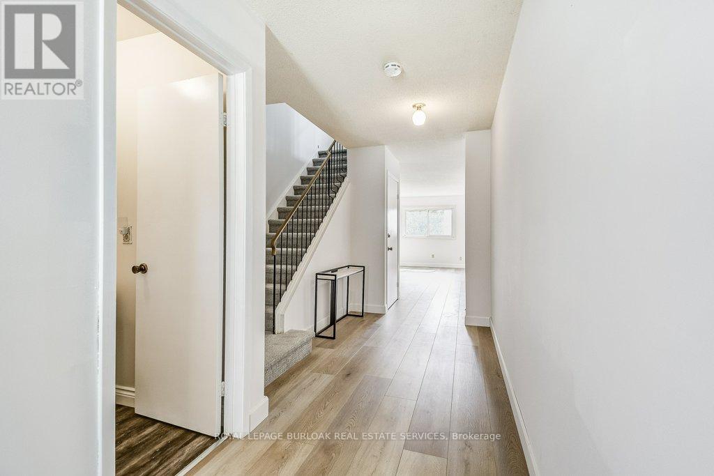 Property at 581 COLLEGE AVENUE W image 4