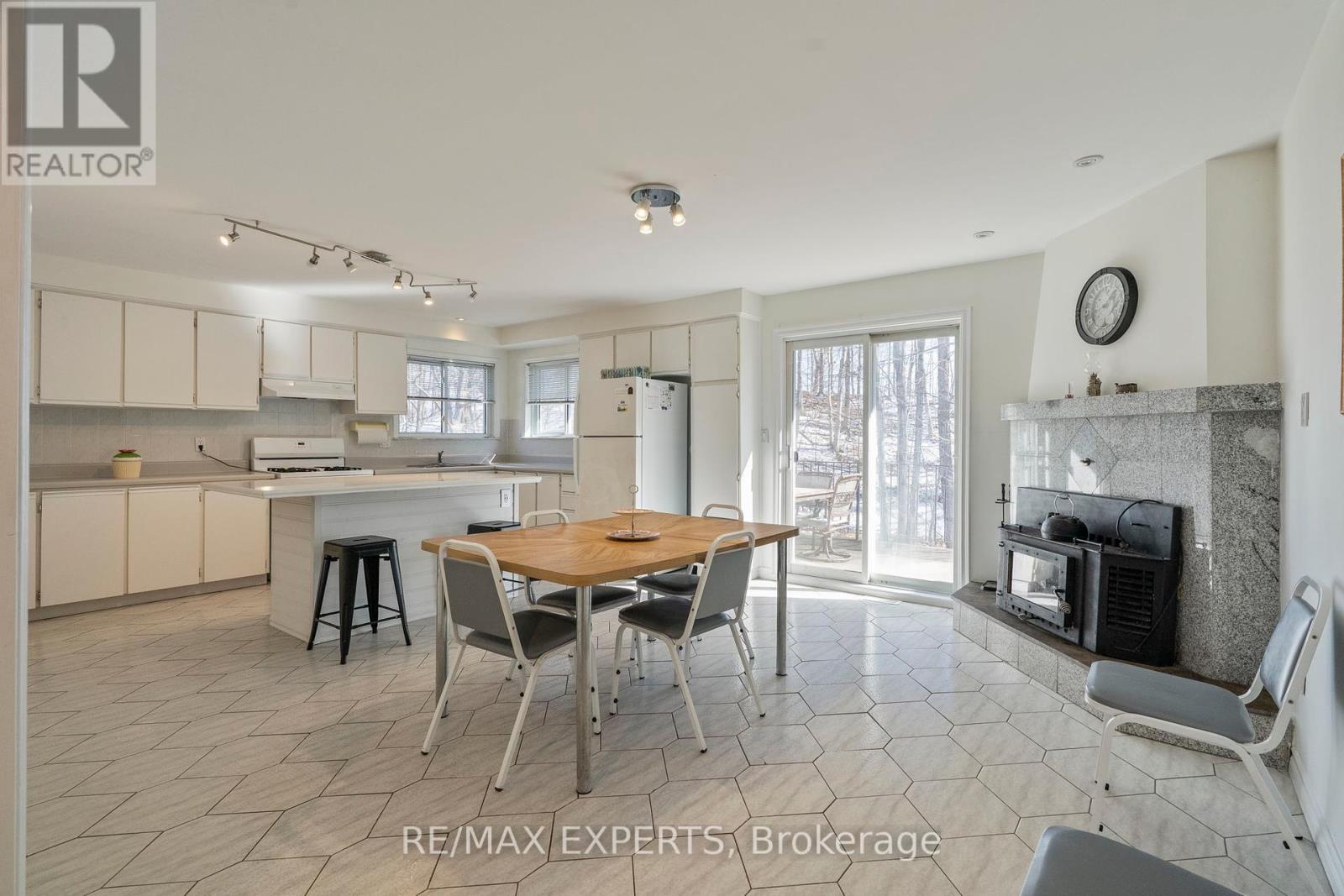 632 Bannister Drive, South Bruce Peninsula, Ontario  N0H 2G0 - Photo 10 - X12409075