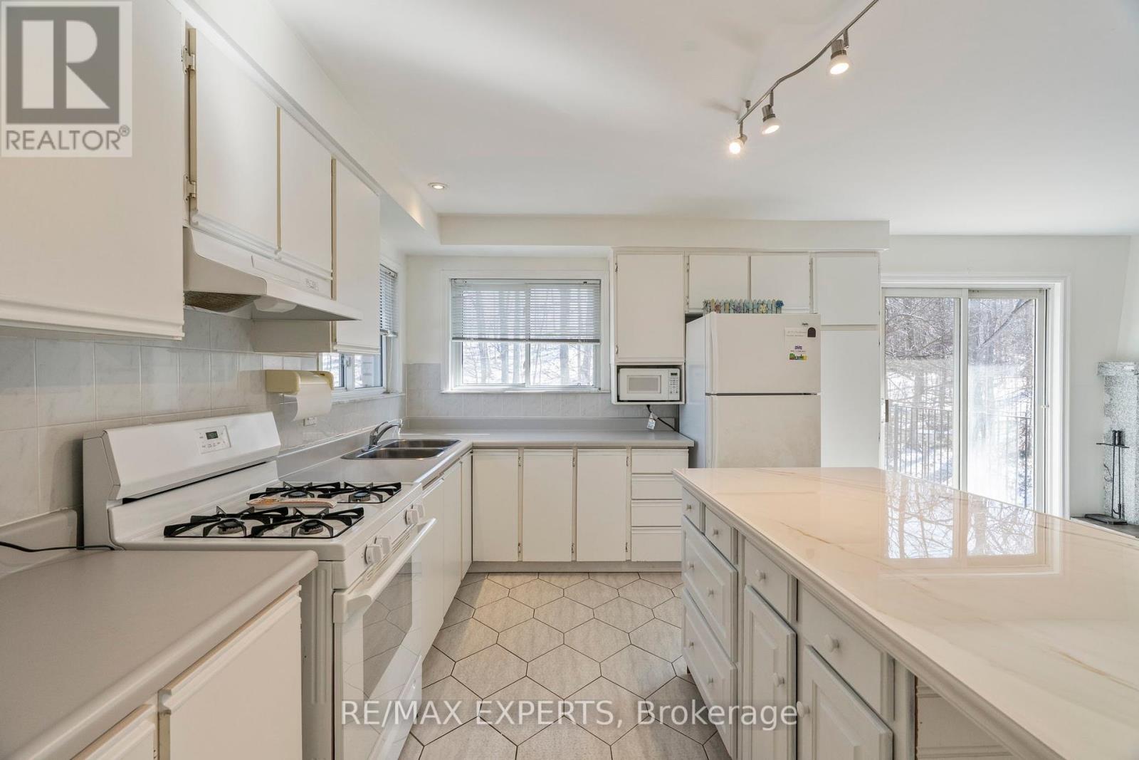 632 Bannister Drive, South Bruce Peninsula, Ontario  N0H 2G0 - Photo 11 - X12409075