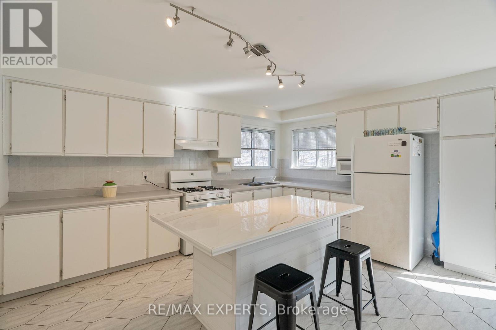 632 Bannister Drive, South Bruce Peninsula, Ontario  N0H 2G0 - Photo 12 - X12409075