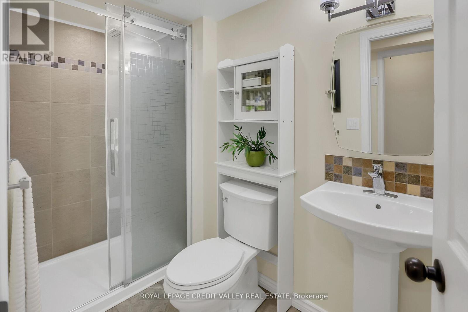 11 Jefferson Court W, Welland, Ontario  L3C 7G5 - Photo 22 - X12409131