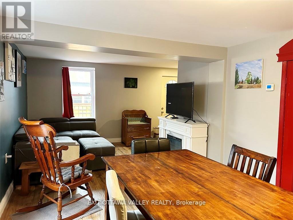 444 Isabella Street, Pembroke, Ontario  K8A 5T7 - Photo 11 - X12362990
