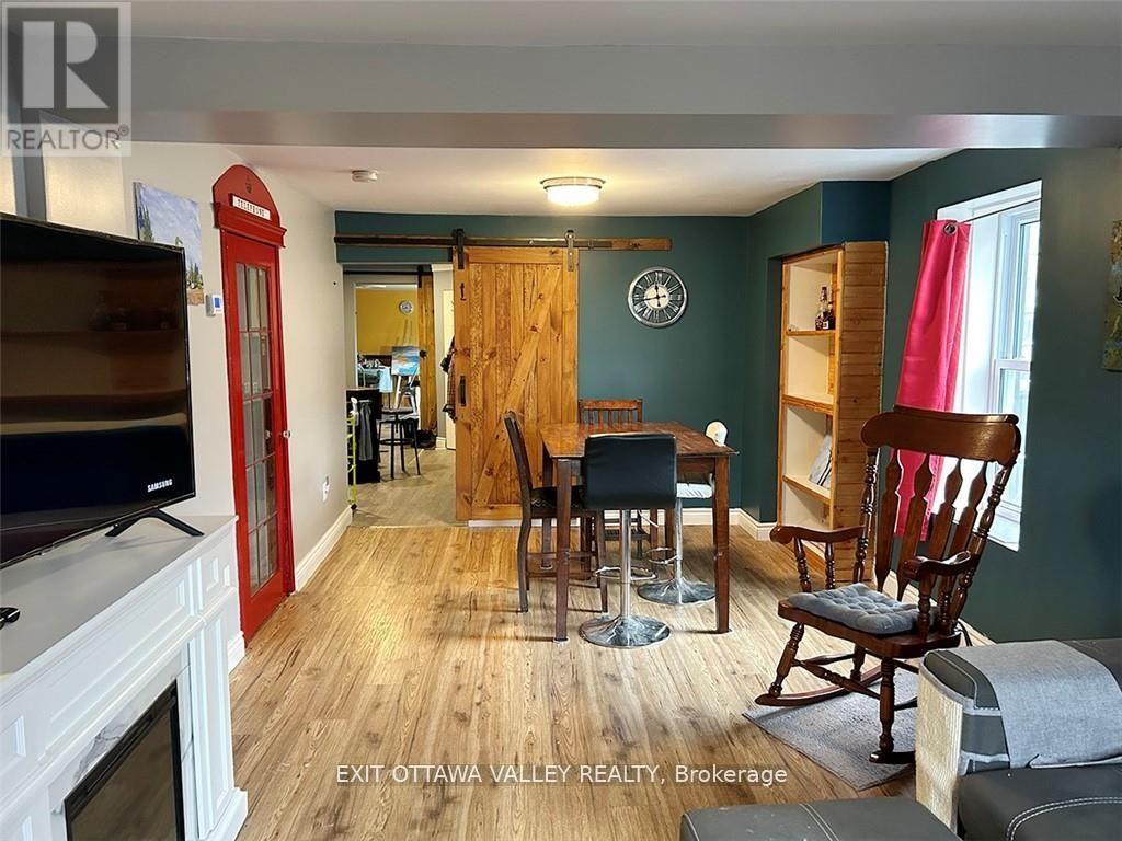 444 Isabella Street, Pembroke, Ontario  K8A 5T7 - Photo 12 - X12362990