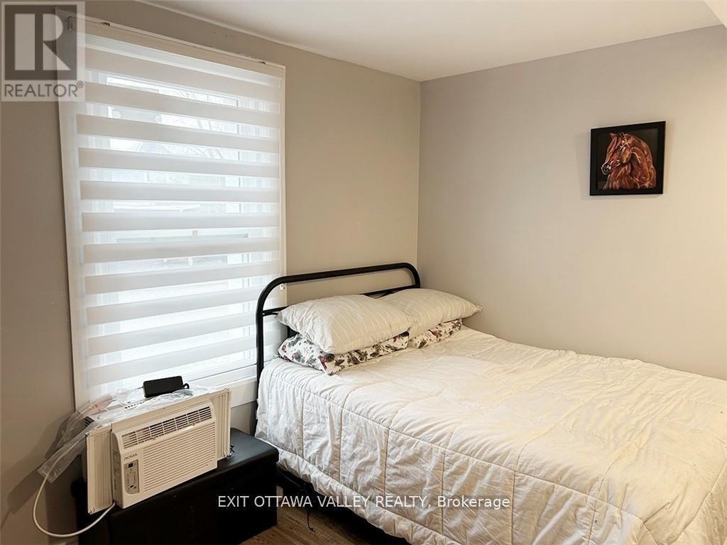 444 Isabella Street, Pembroke, Ontario  K8A 5T7 - Photo 19 - X12362990