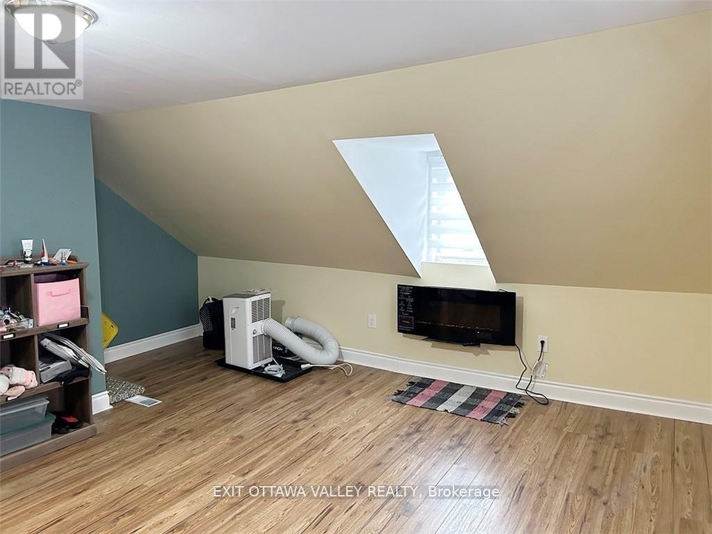444 Isabella Street, Pembroke, Ontario  K8A 5T7 - Photo 18 - X12362990