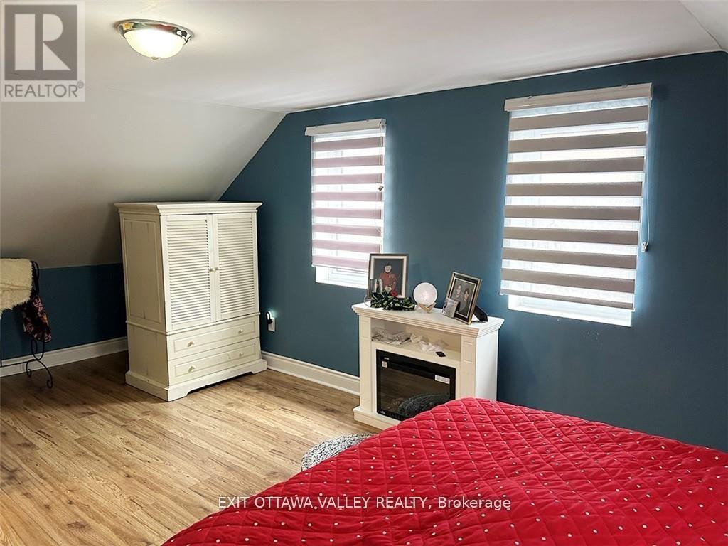 444 Isabella Street, Pembroke, Ontario  K8A 5T7 - Photo 16 - X12362990