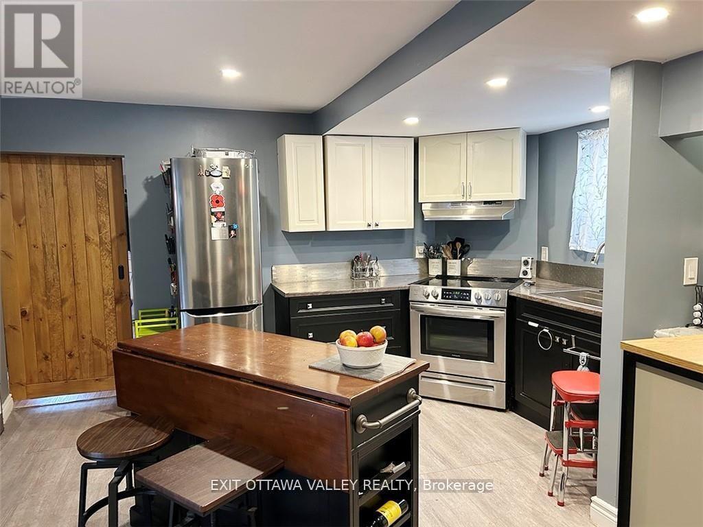 444 Isabella Street, Pembroke, Ontario  K8A 5T7 - Photo 6 - X12362990