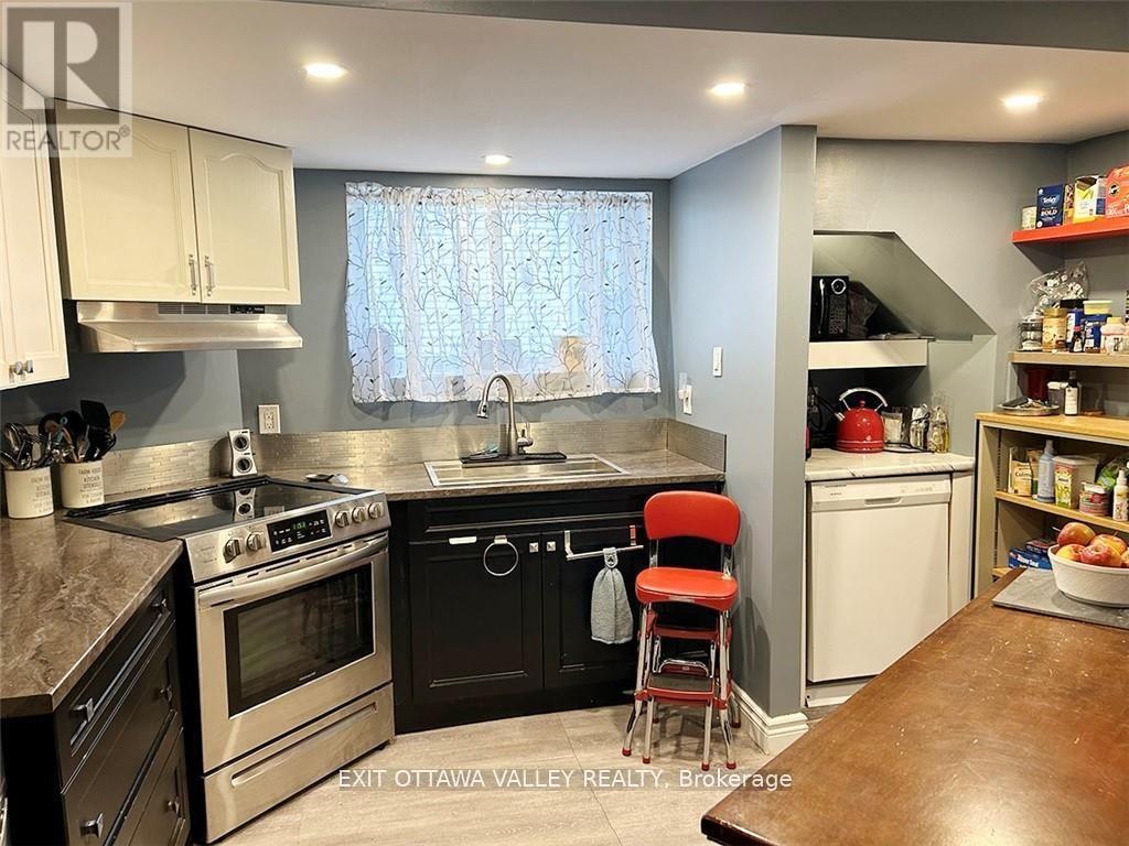 444 Isabella Street, Pembroke, Ontario  K8A 5T7 - Photo 8 - X12362990