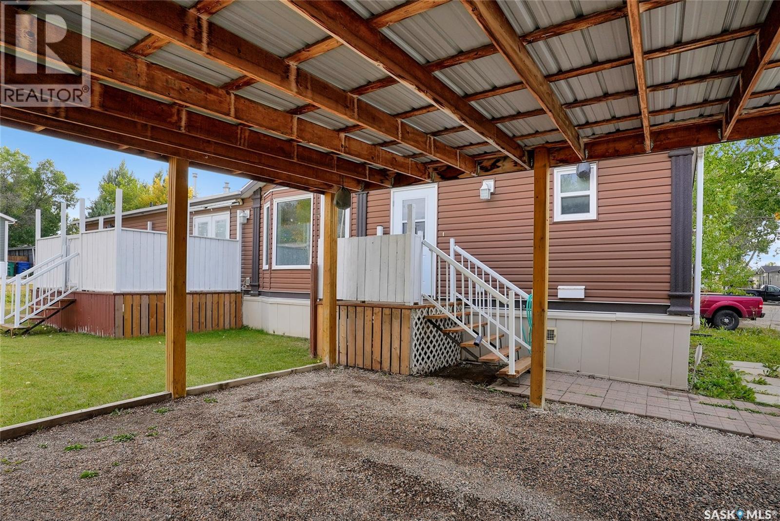 F2 1455 9th Avenue Ne, Moose Jaw, Saskatchewan  S6J 1C6 - Photo 2 - SK018554