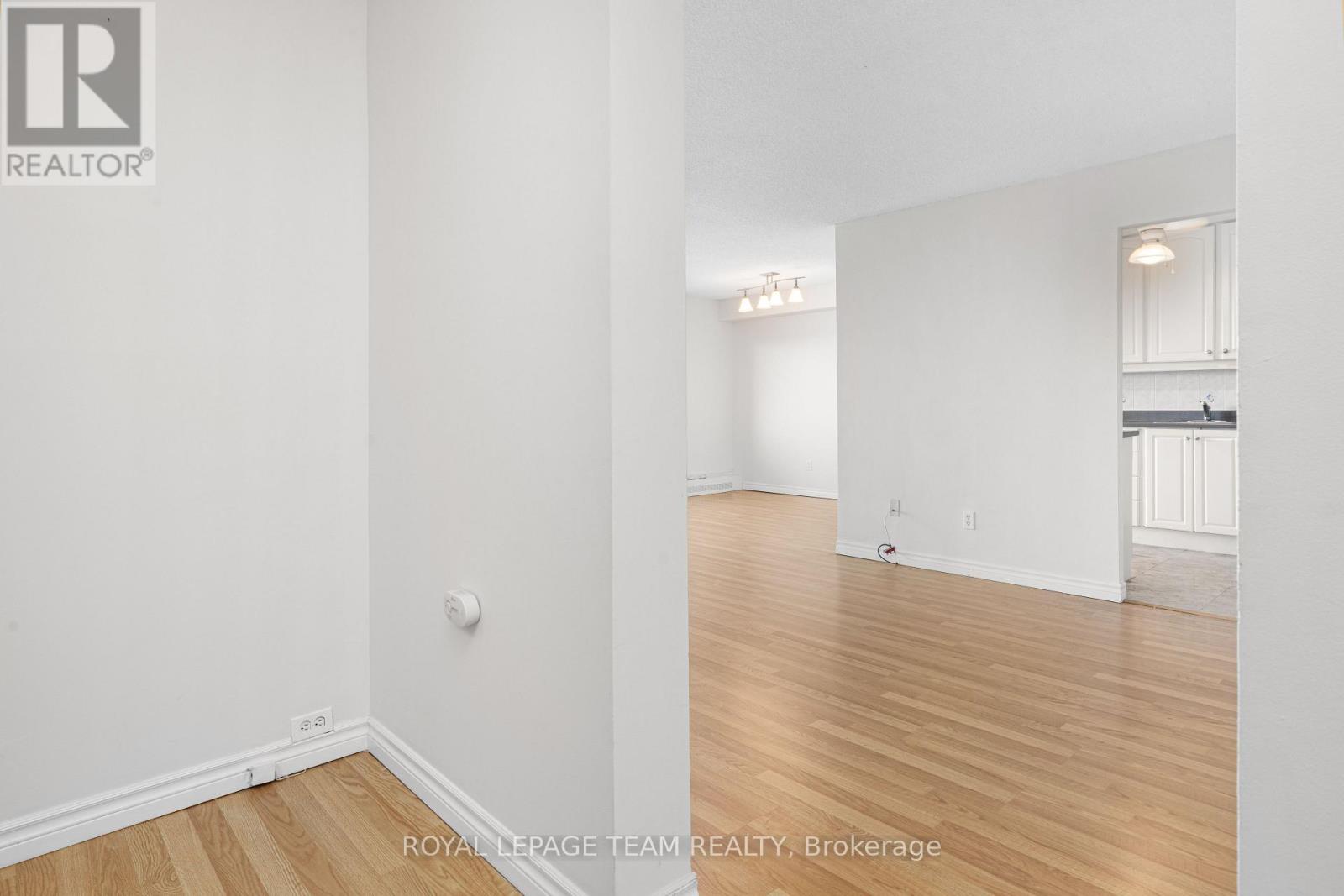 603 - 665 Bathgate Drive, Ottawa, Ontario  K1K 3Y4 - Photo 4 - X12336661