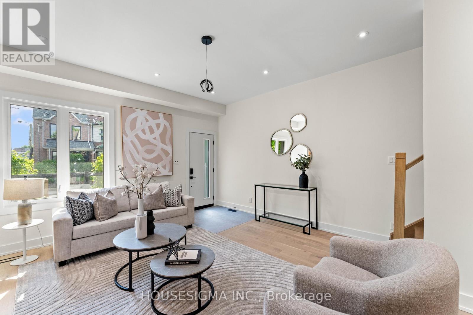 204 Franklin Avenue, Toronto, Ontario  M6P 3Z3 - Photo 8 - W12409406