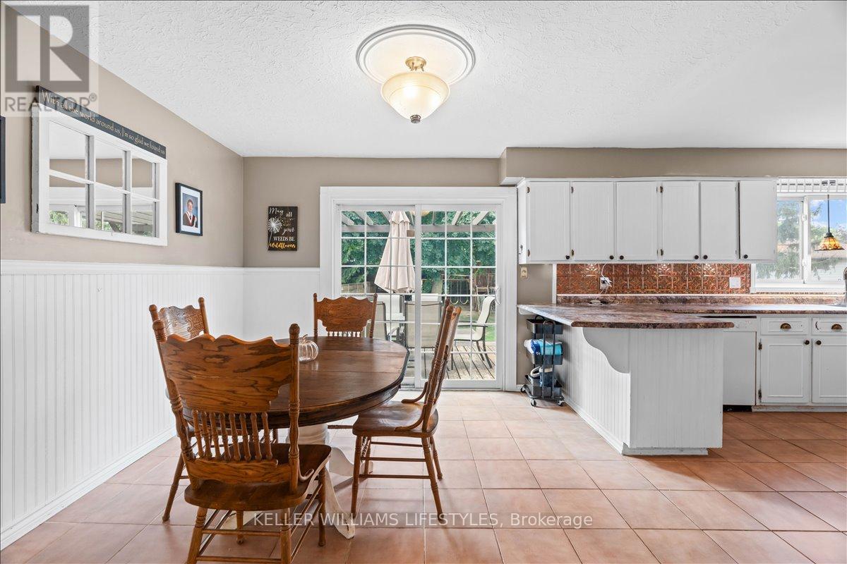 22 Park Lane, Lambton Shores, Ontario  N0N 1J0 - Photo 12 - X12409277