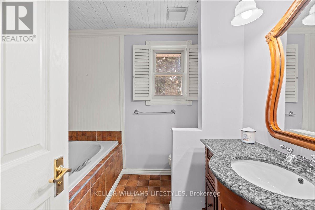 22 Park Lane, Lambton Shores, Ontario  N0N 1J0 - Photo 18 - X12409277