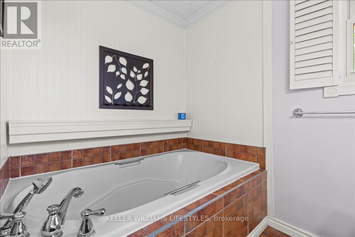 22 Park Lane, Lambton Shores, Ontario  N0N 1J0 - Photo 19 - X12409277
