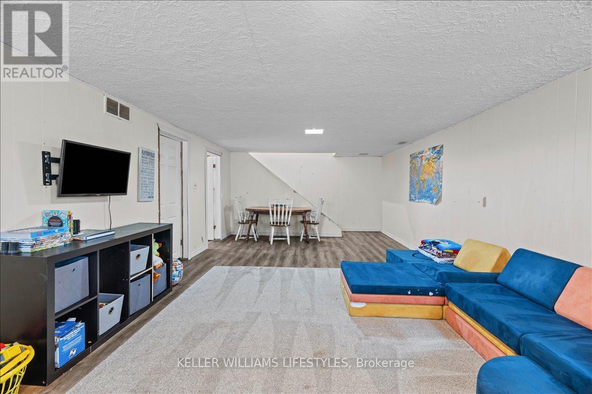22 Park Lane, Lambton Shores, Ontario  N0N 1J0 - Photo 28 - X12409277