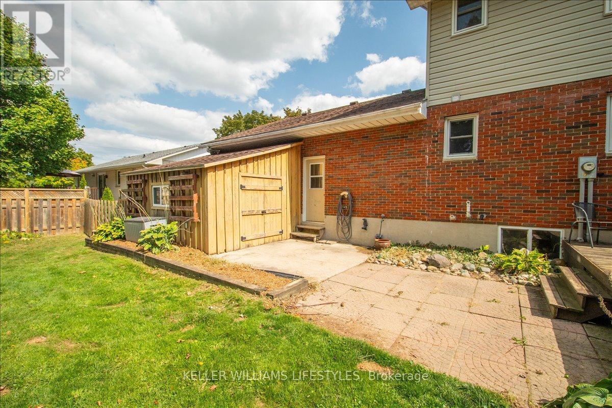 22 Park Lane, Lambton Shores, Ontario  N0N 1J0 - Photo 32 - X12409277