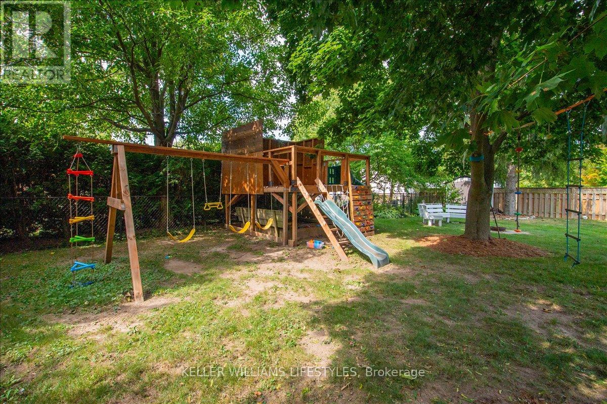 22 Park Lane, Lambton Shores, Ontario  N0N 1J0 - Photo 35 - X12409277
