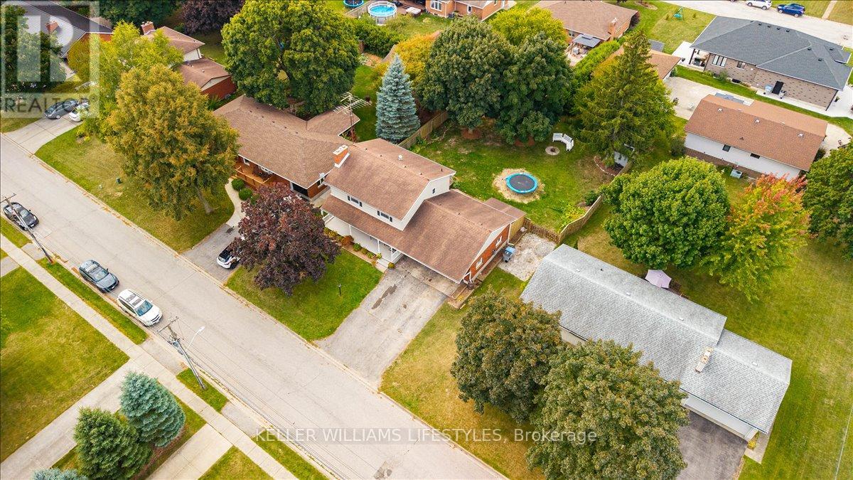 22 Park Lane, Lambton Shores, Ontario  N0N 1J0 - Photo 39 - X12409277