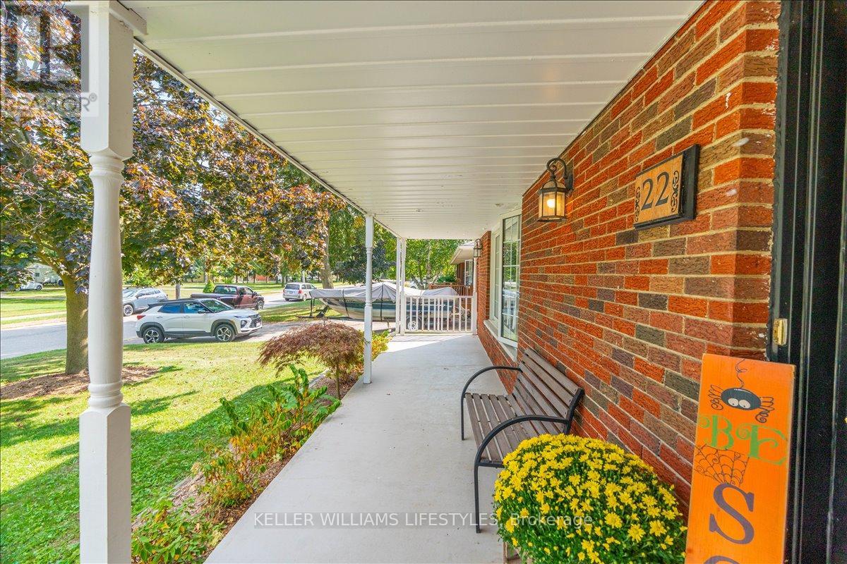 22 Park Lane, Lambton Shores, Ontario  N0N 1J0 - Photo 5 - X12409277