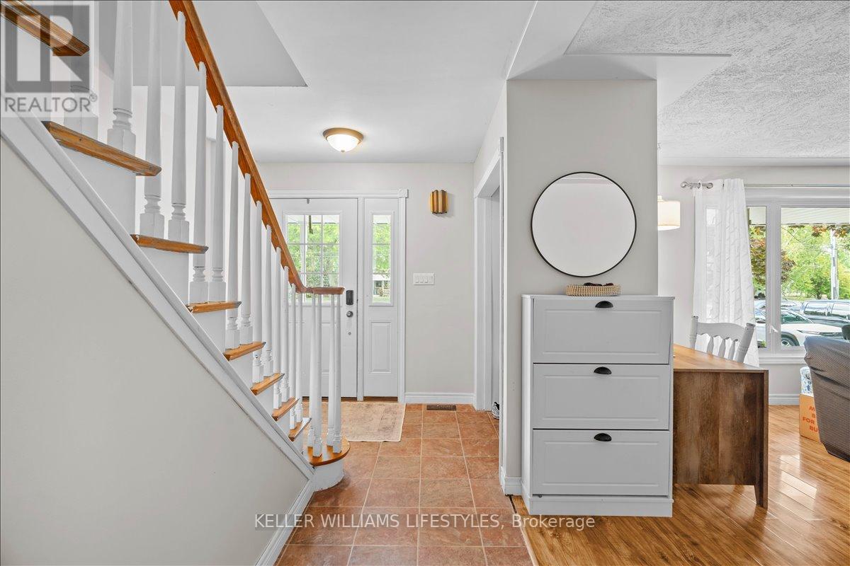 22 Park Lane, Lambton Shores, Ontario  N0N 1J0 - Photo 6 - X12409277