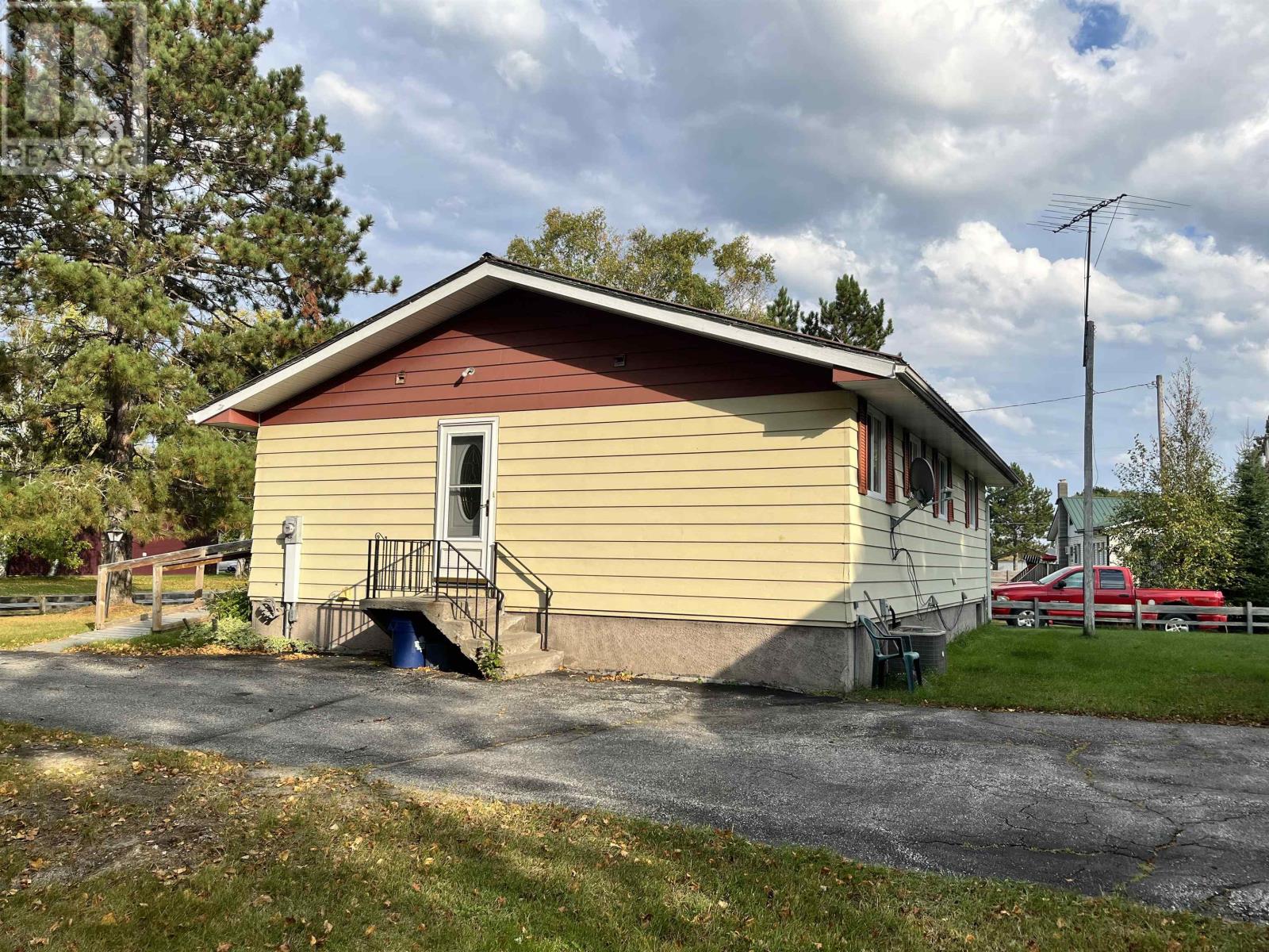 27 Balsam Avenue, Ear Falls, Ontario  P0V 1T0 - Photo 3 - TB252948