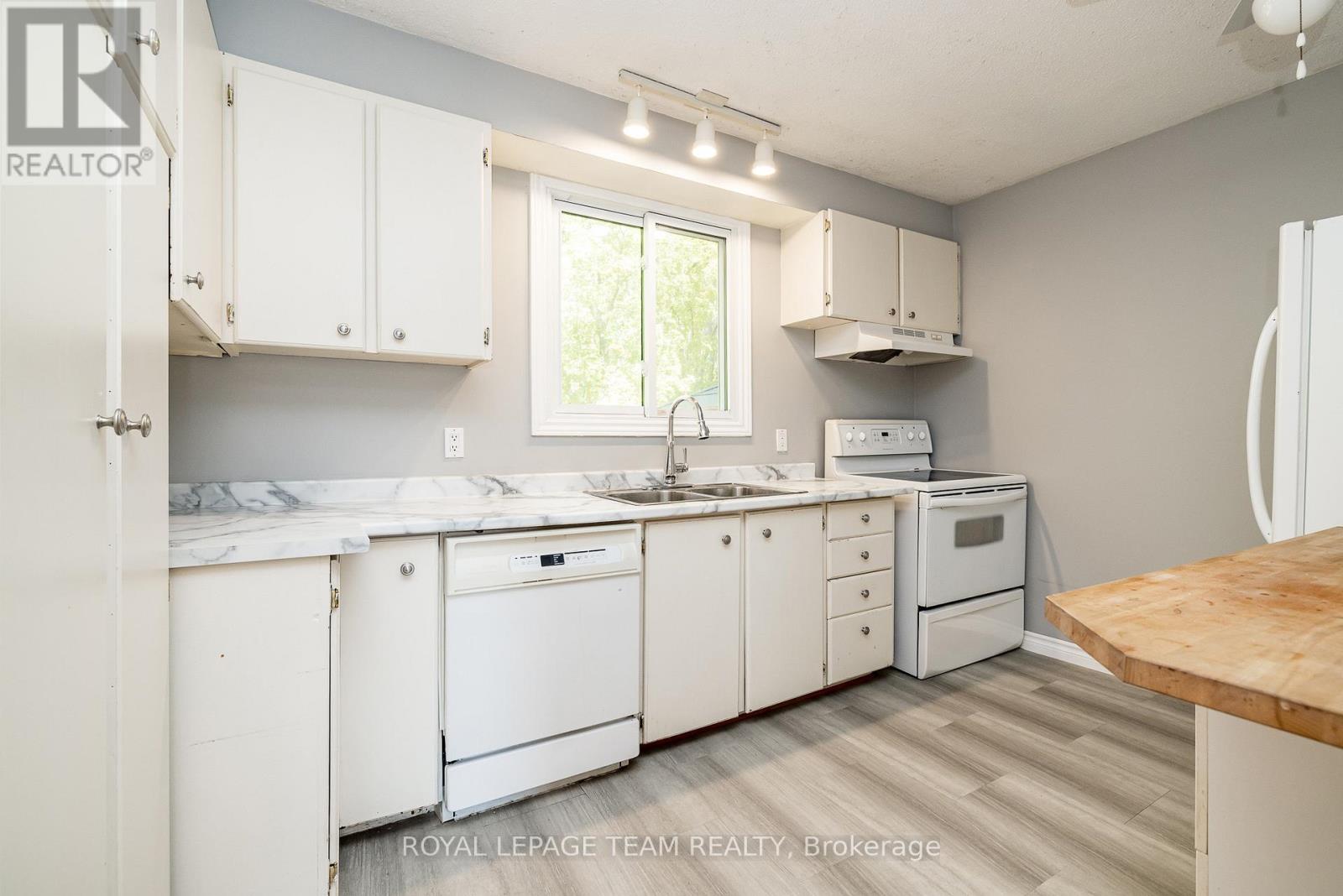 10 - 105 Parkinson St Street, North Grenville, Ontario  K0G 1J0 - Photo 16 - X12409284