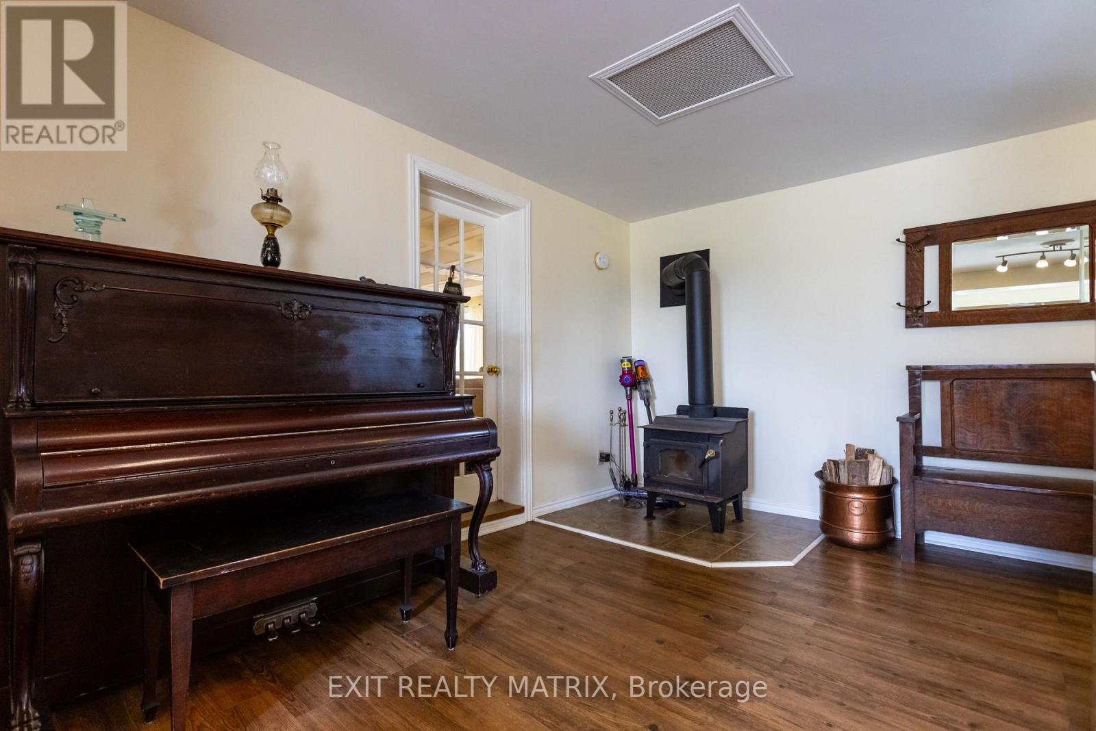 1467 Wade Road, Russell, Ontario  K4R 1E5 - Photo 6 - X12409297