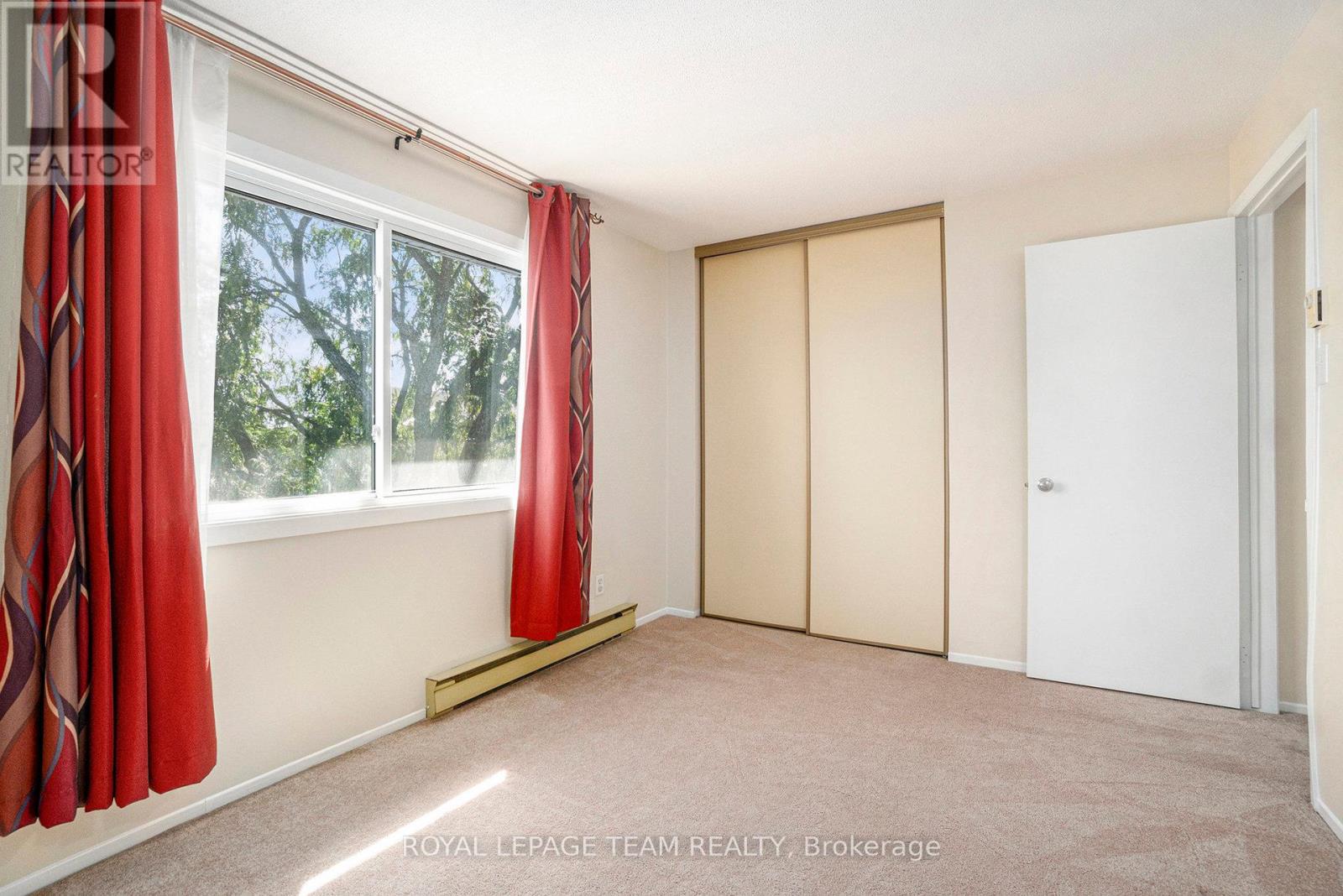 415 - 218 Viewmount Drive, Ottawa, Ontario  K2E 7X5 - Photo 11 - X12409306
