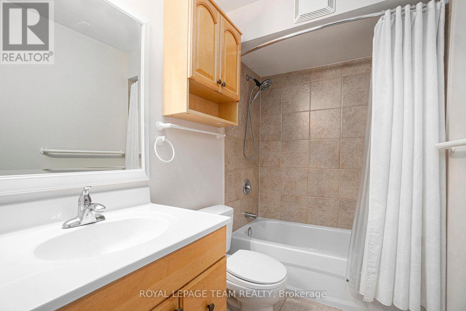 415 - 218 Viewmount Drive, Ottawa, Ontario  K2E 7X5 - Photo 9 - X12409306