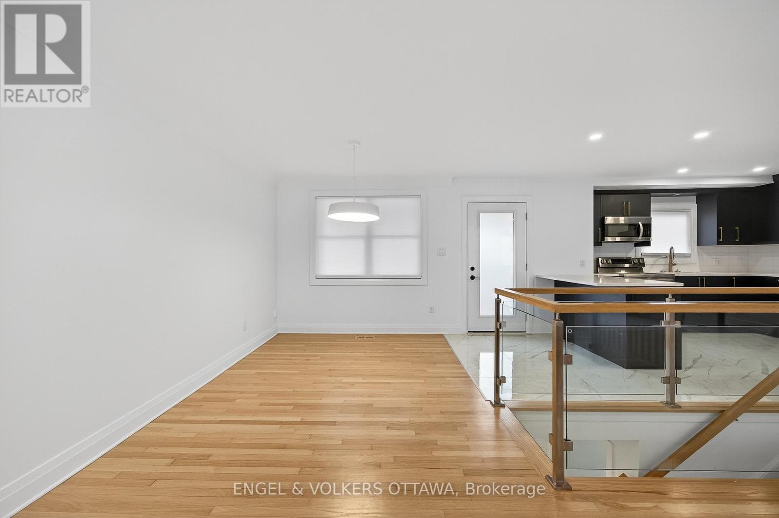 2204 Utah Street, Ottawa, Ontario  K1H 7W8 - Photo 11 - X12409401