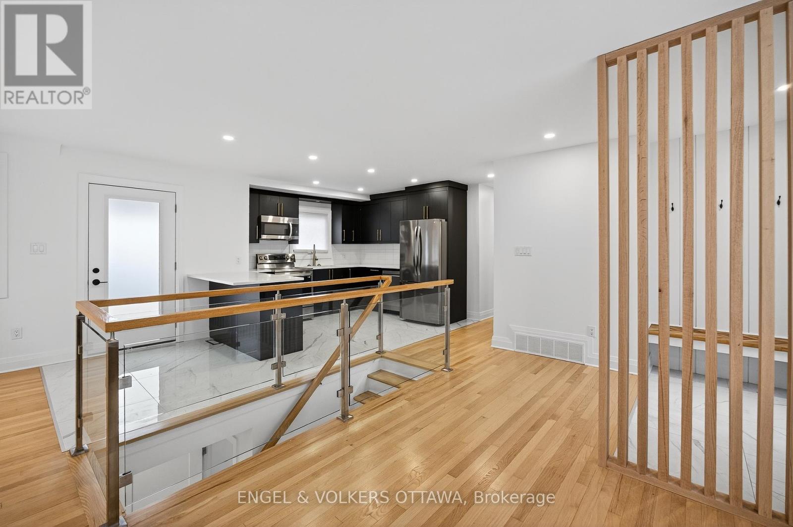 2204 Utah Street, Ottawa, Ontario  K1H 7W8 - Photo 12 - X12409401