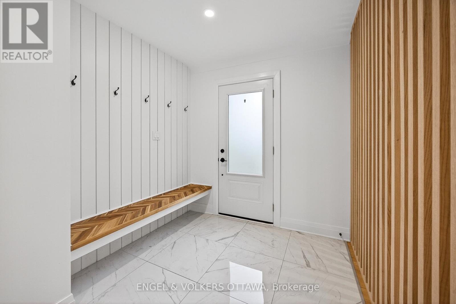 2204 Utah Street, Ottawa, Ontario  K1H 7W8 - Photo 4 - X12409401