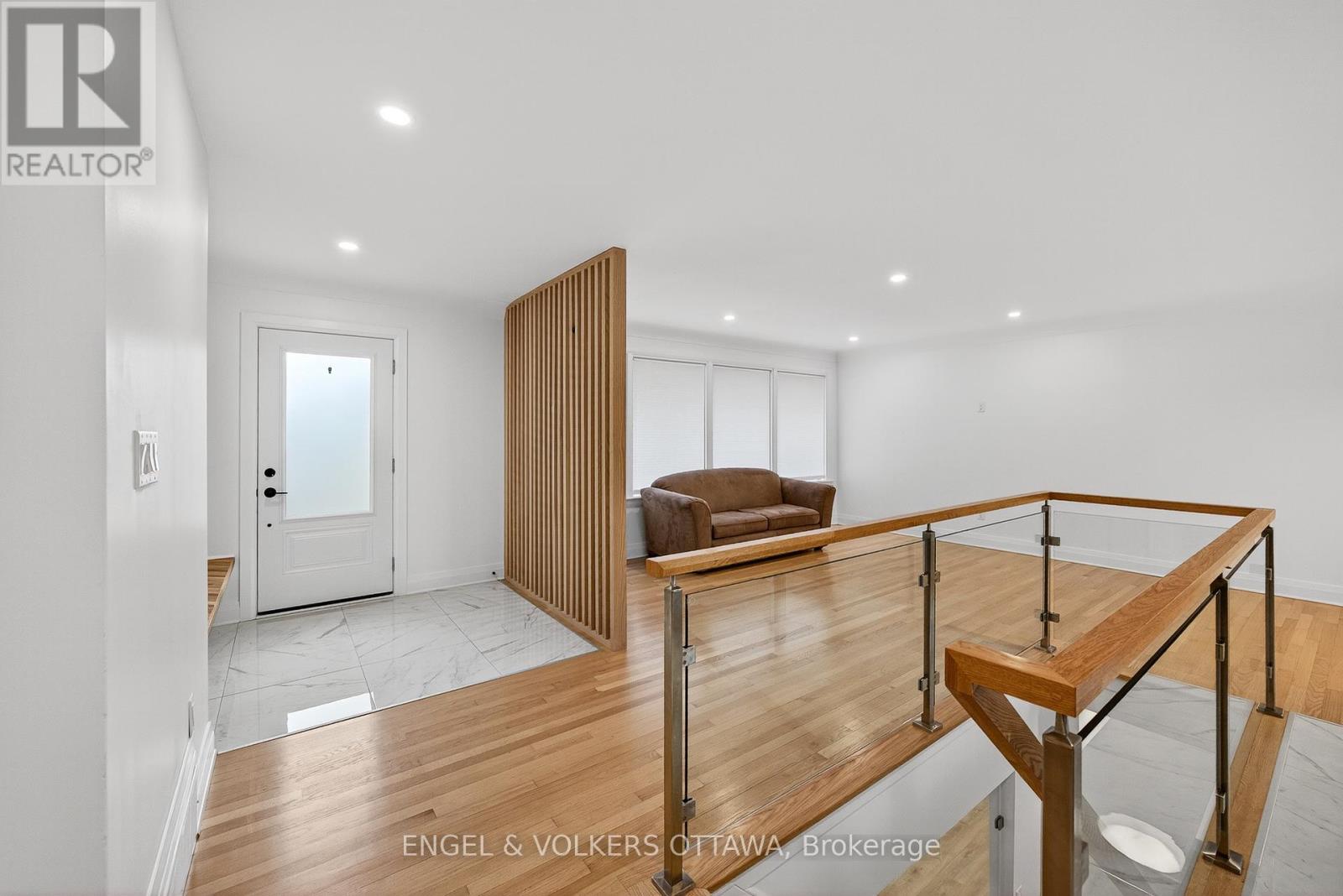 2204 Utah Street, Ottawa, Ontario  K1H 7W8 - Photo 5 - X12409401