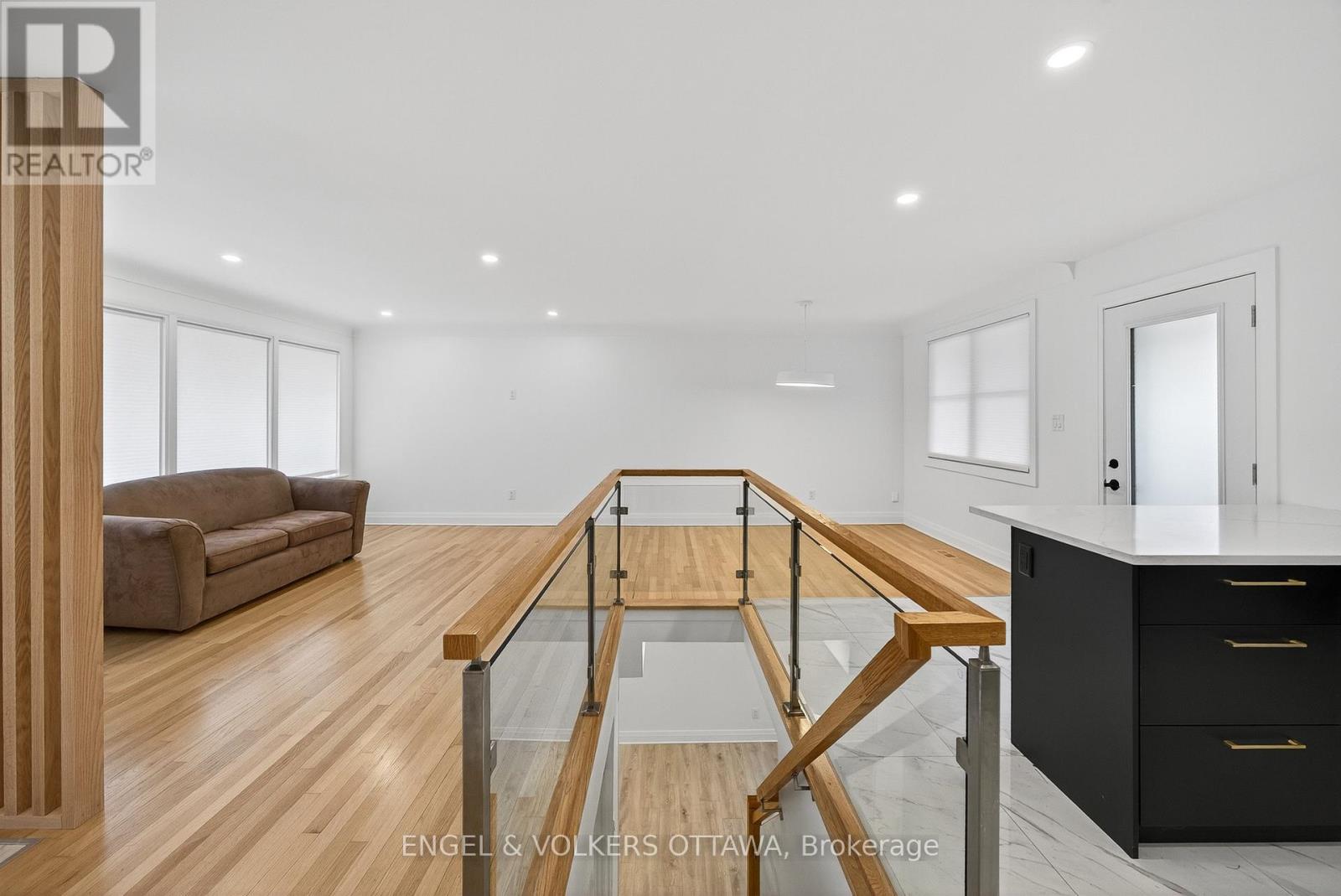 2204 Utah Street, Ottawa, Ontario  K1H 7W8 - Photo 6 - X12409401