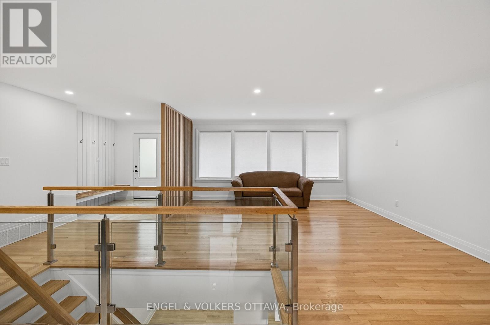 2204 Utah Street, Ottawa, Ontario  K1H 7W8 - Photo 7 - X12409401