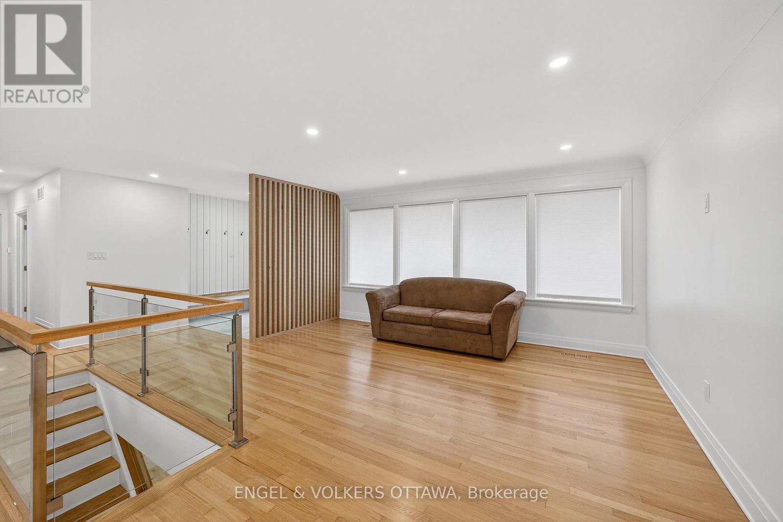 2204 Utah Street, Ottawa, Ontario  K1H 7W8 - Photo 8 - X12409401