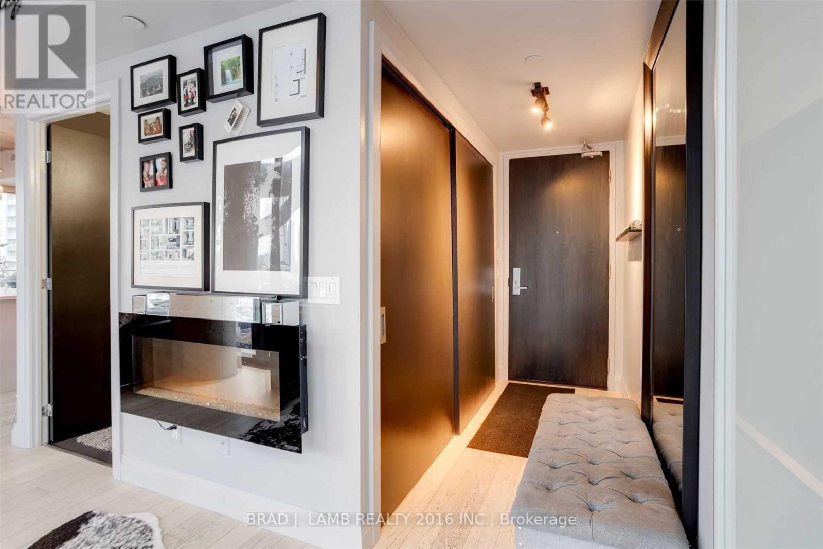 1301 - 224 King Street W, Toronto, Ontario  M5H 1K4 - Photo 12 - C12409199