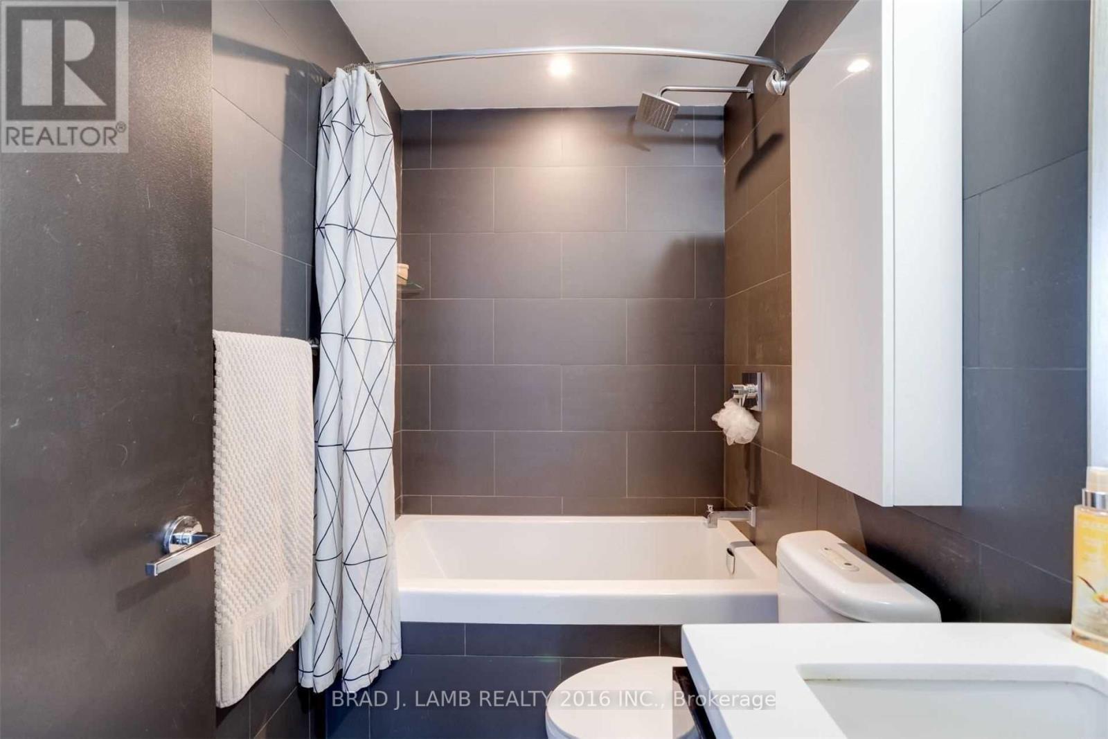 1301 - 224 King Street W, Toronto, Ontario  M5H 1K4 - Photo 17 - C12409199