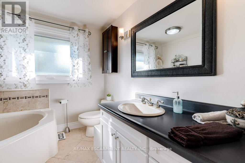 37 West Avenue, Hamilton, Ontario  L8E 5L5 - Photo 22 - X12394826