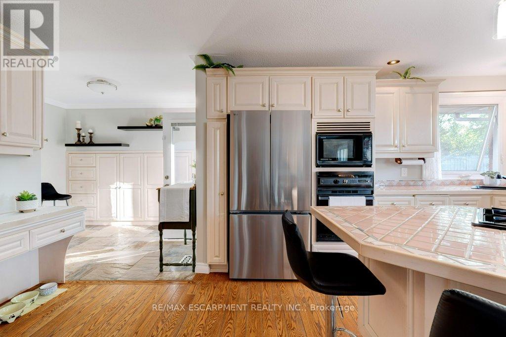 37 West Avenue, Hamilton, Ontario  L8E 5L5 - Photo 13 - X12394826
