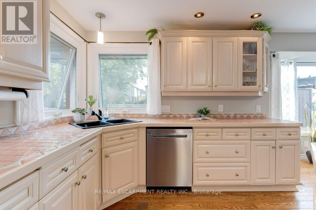 37 West Avenue, Hamilton, Ontario  L8E 5L5 - Photo 14 - X12394826