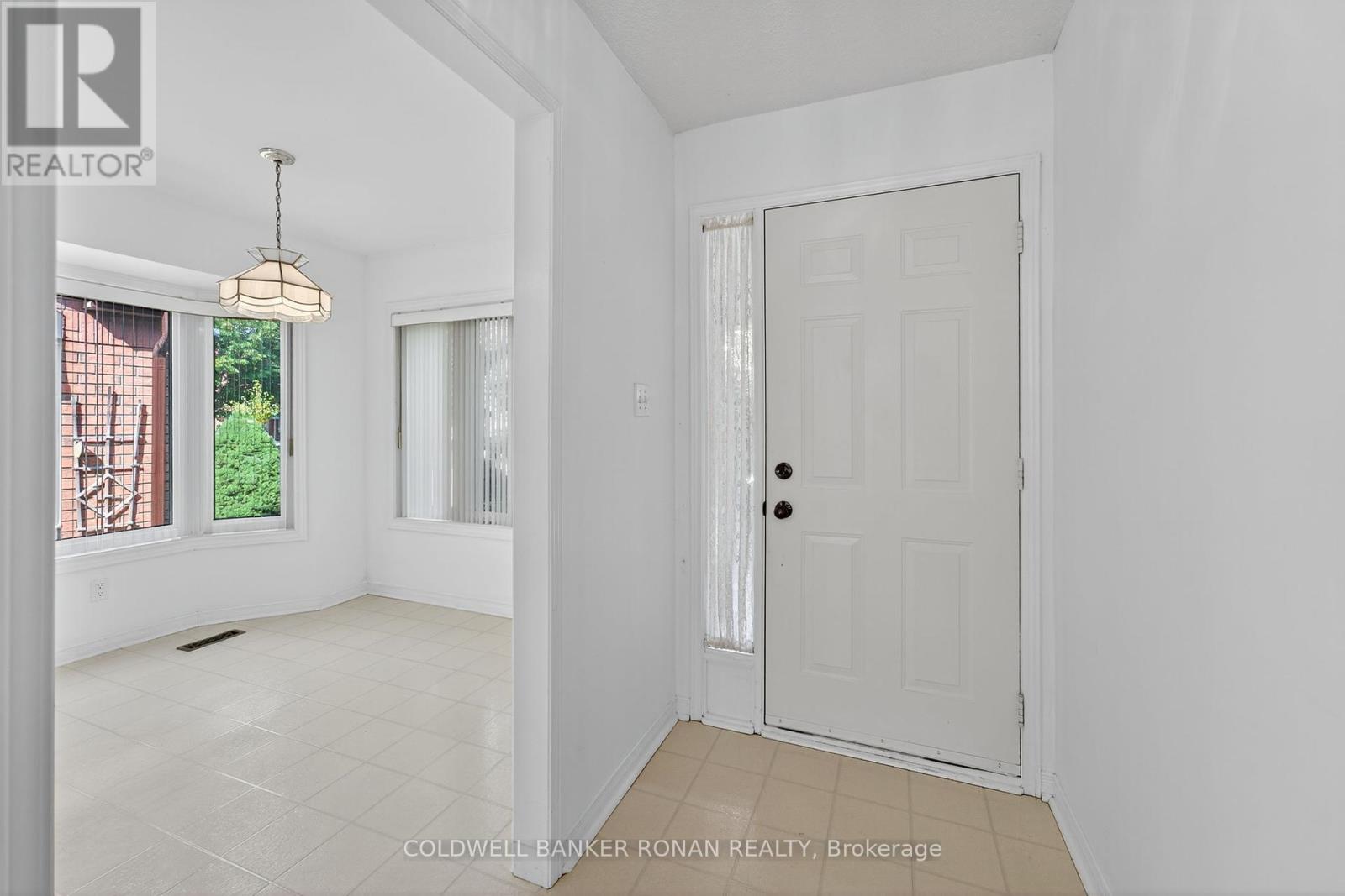 12 Glenwood Drive, New Tecumseth, Ontario  L9R 1S5 - Photo 4 - N12409149