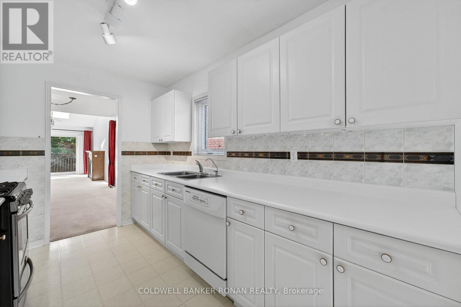 12 Glenwood Drive, New Tecumseth, Ontario  L9R 1S5 - Photo 8 - N12409149