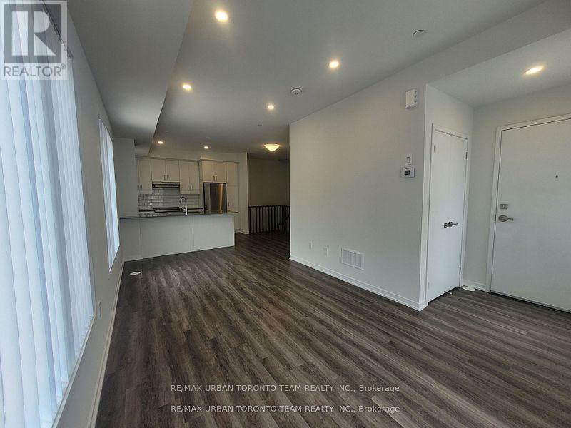 171 - 151 Honeycrisp Cres Crescent, Vaughan, Ontario  L4K 5Z8 - Photo 4 - N12409160