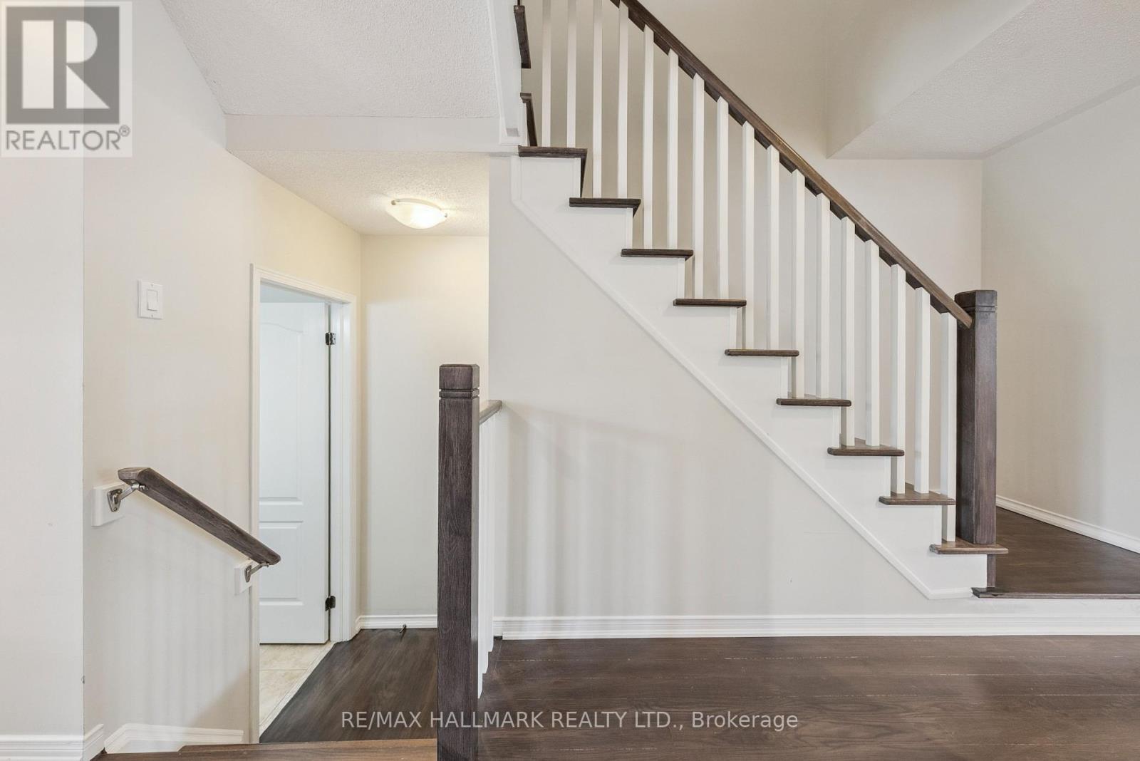 6 Calafia Street, Markham, Ontario  L6B 0H6 - Photo 4 - N12409183