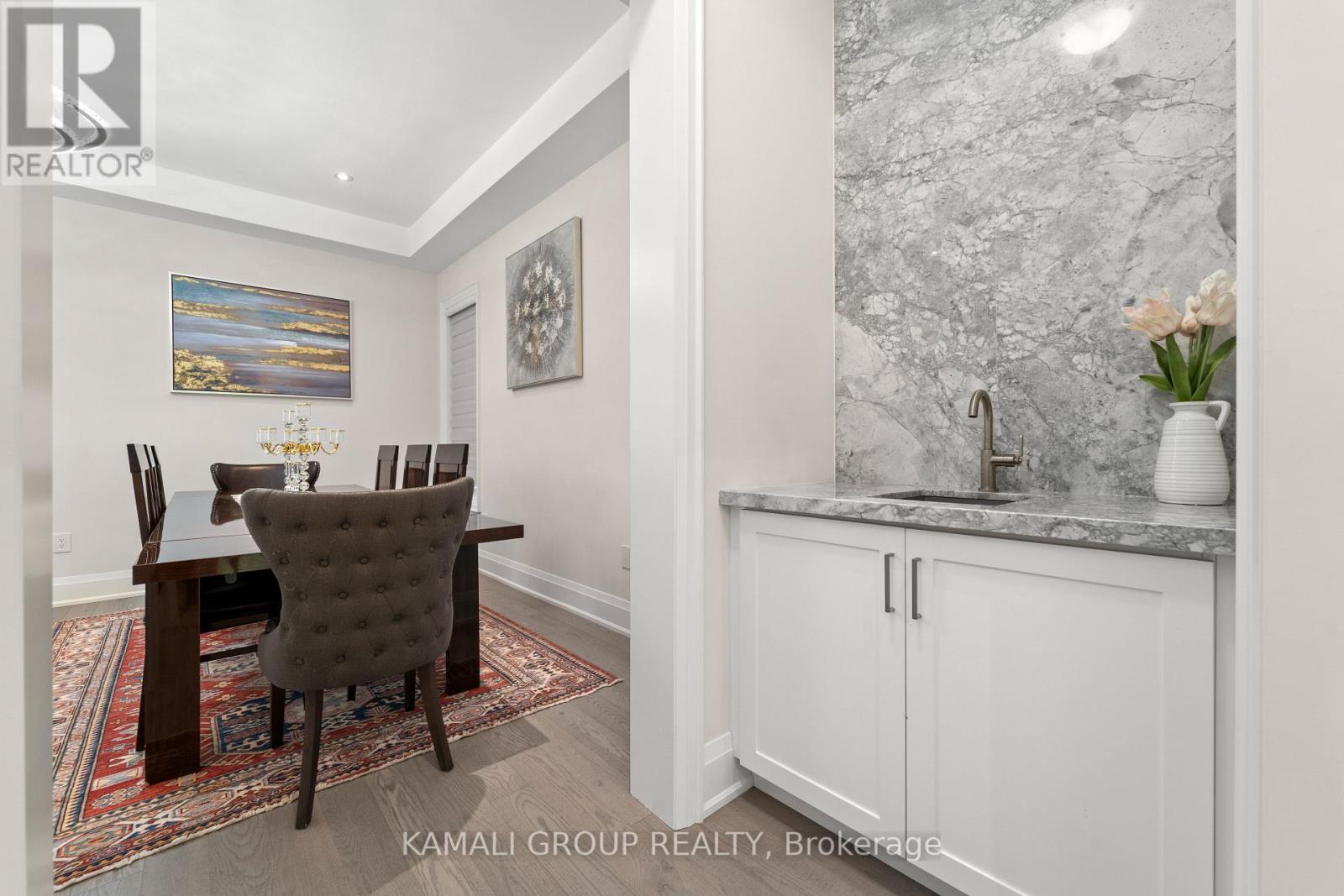 121 Milky Way Drive, Richmond Hill, Ontario  L4C 4L9 - Photo 12 - N12409217