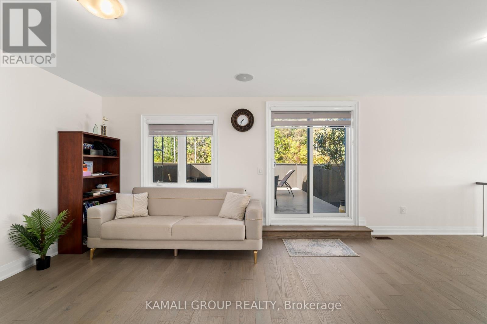 121 Milky Way Drive, Richmond Hill, Ontario  L4C 4L9 - Photo 37 - N12409217