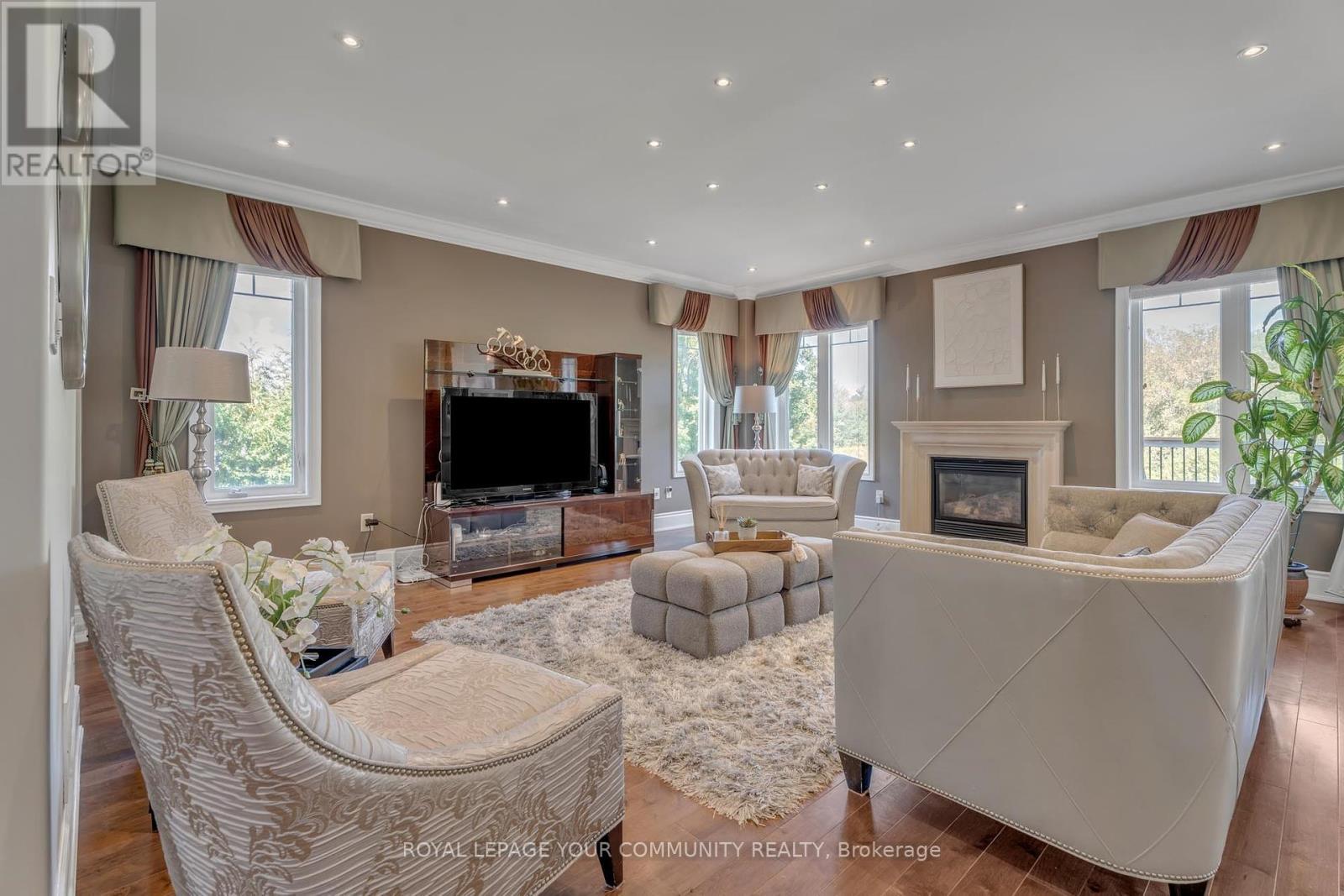 35 Vandervoort Drive, Richmond Hill, Ontario  L4E 0C7 - Photo 10 - N12409233
