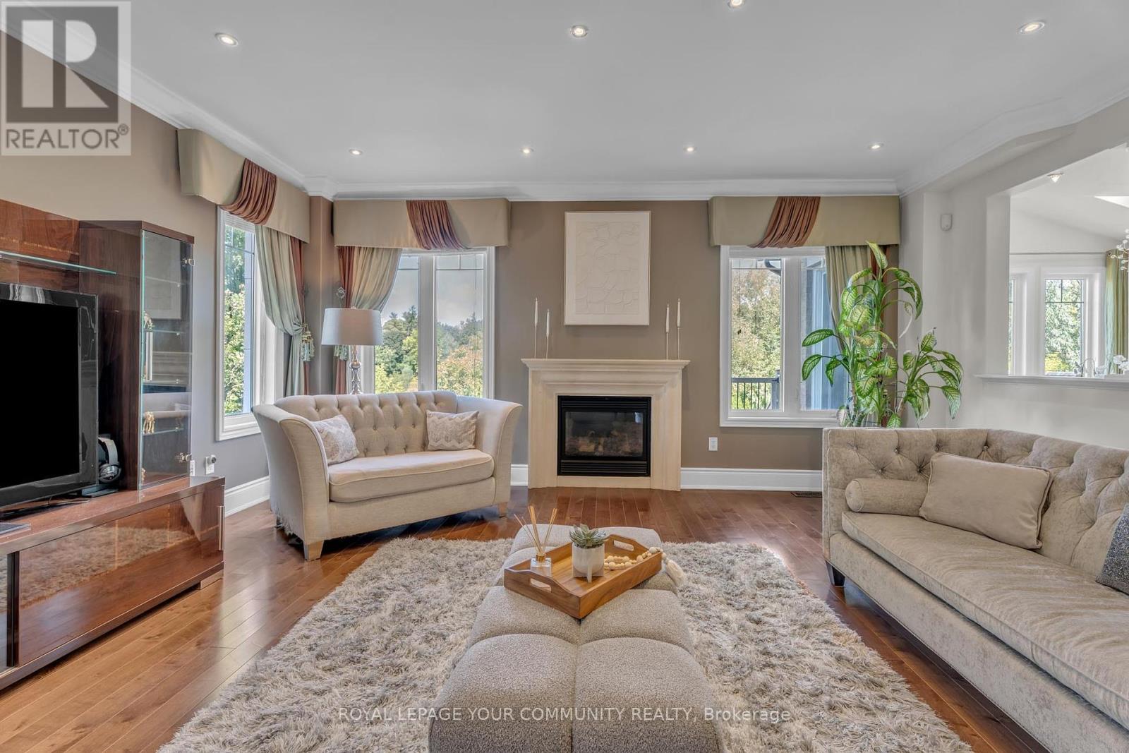 35 Vandervoort Drive, Richmond Hill, Ontario  L4E 0C7 - Photo 11 - N12409233