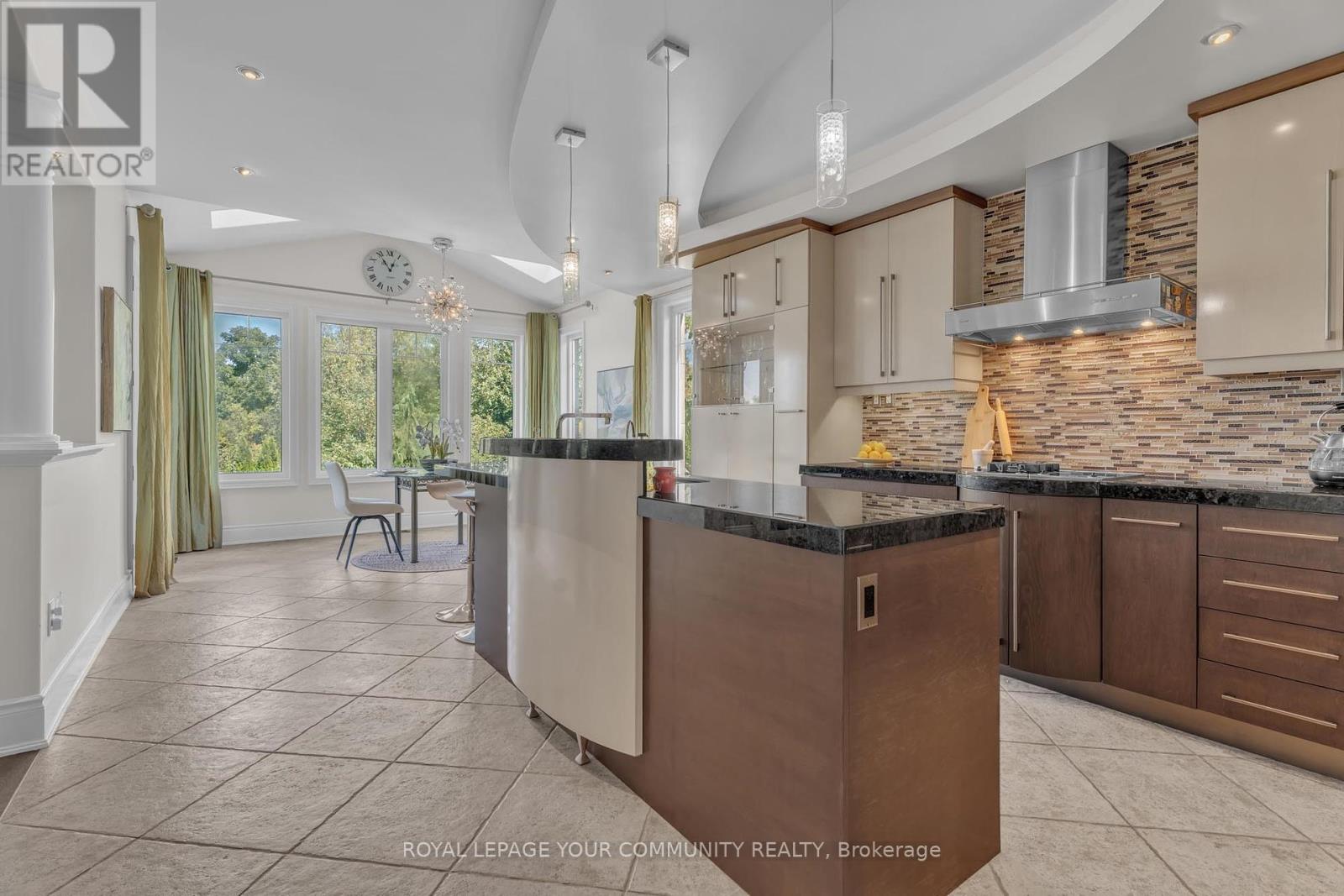 35 Vandervoort Drive, Richmond Hill, Ontario  L4E 0C7 - Photo 13 - N12409233